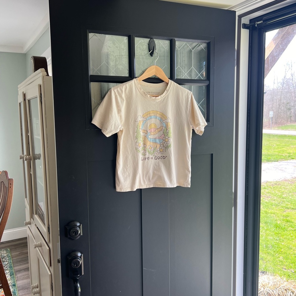 100% cotton Life is Good boxy tee